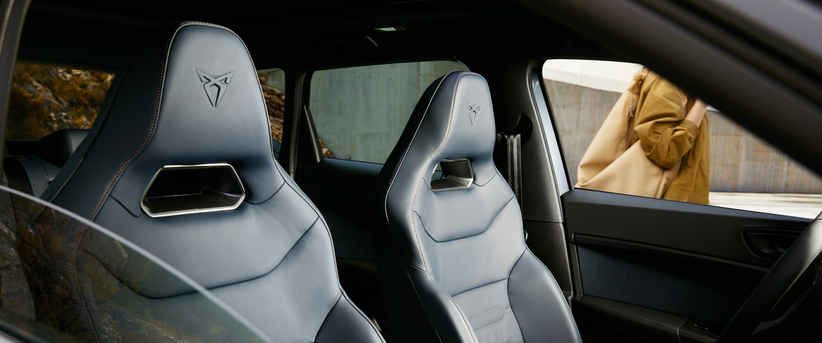 cupra-ateca-upholstery-petrol-blue-bucket-seats